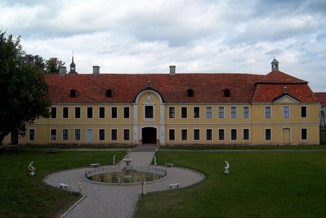 Palac Brody Exterior photo